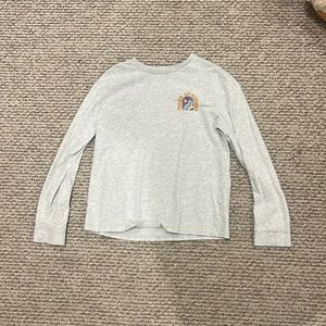 grey sweatshirt